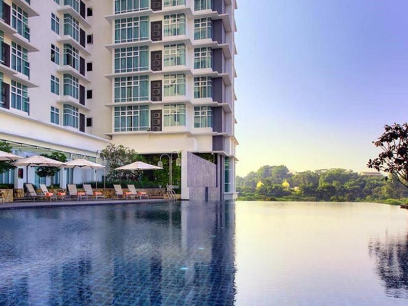 B6DAB02663DBFC476A5095DF90D5A26F