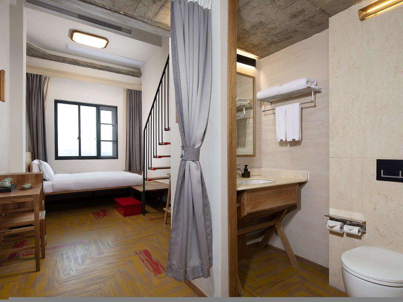 F4A8556104DA653AF935DA37C8C580C8