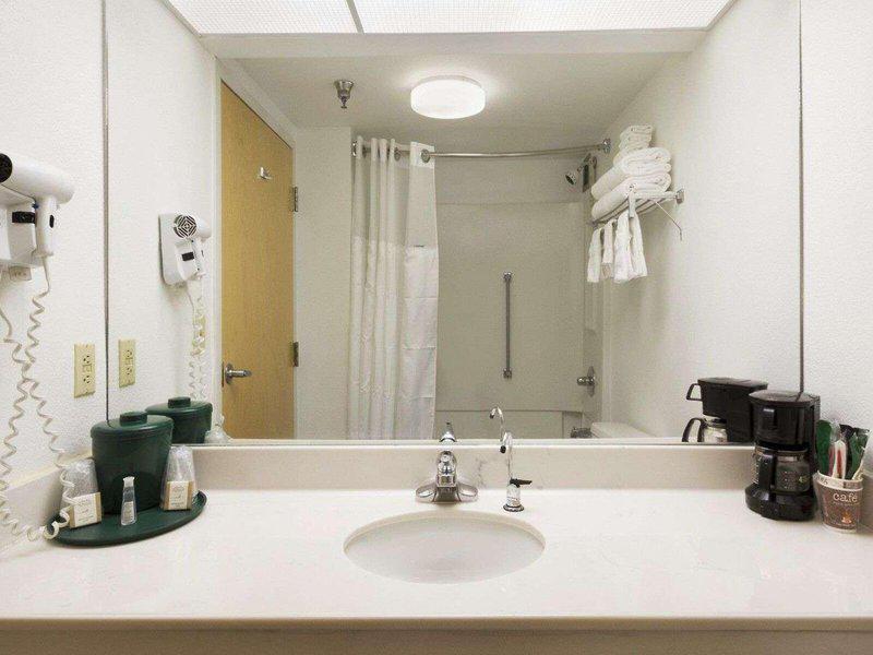 FB2704687EB3E37F4E4B8A97F8841845