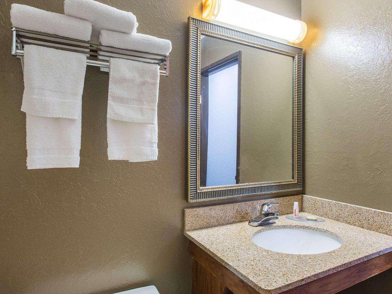 2405D28EF71A2E4092DE32E224B3E2CD