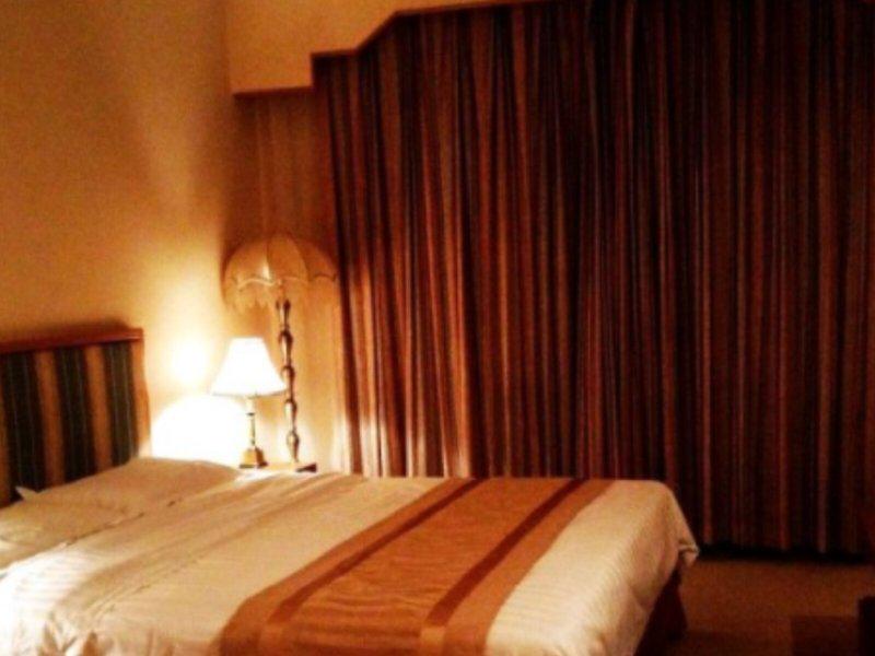 7B6FB96FB7264F95E81D51B5DDAE7828