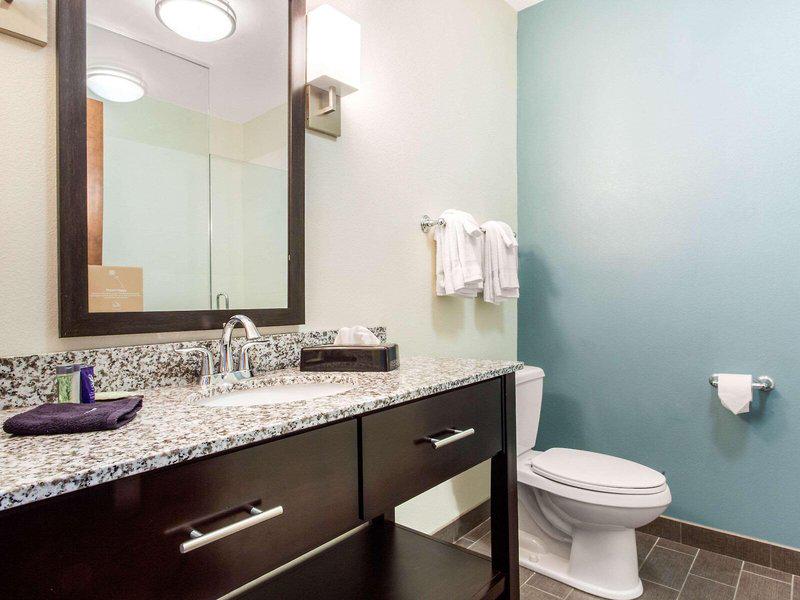 005D9D814A95F60F9E3A1B2DC64505E1