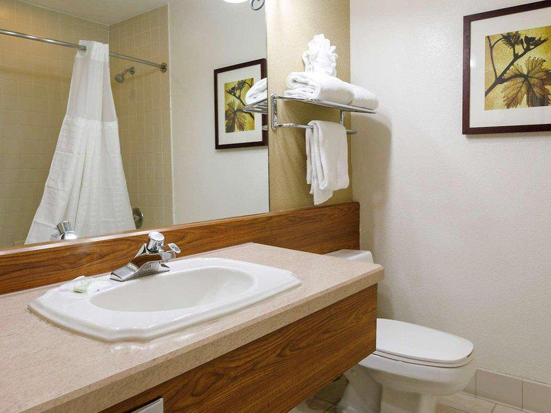 FE03094B96B971D5FA43B3FB998AE4EA