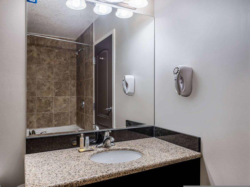 27FDD6103B033243E3E5A90E14705704