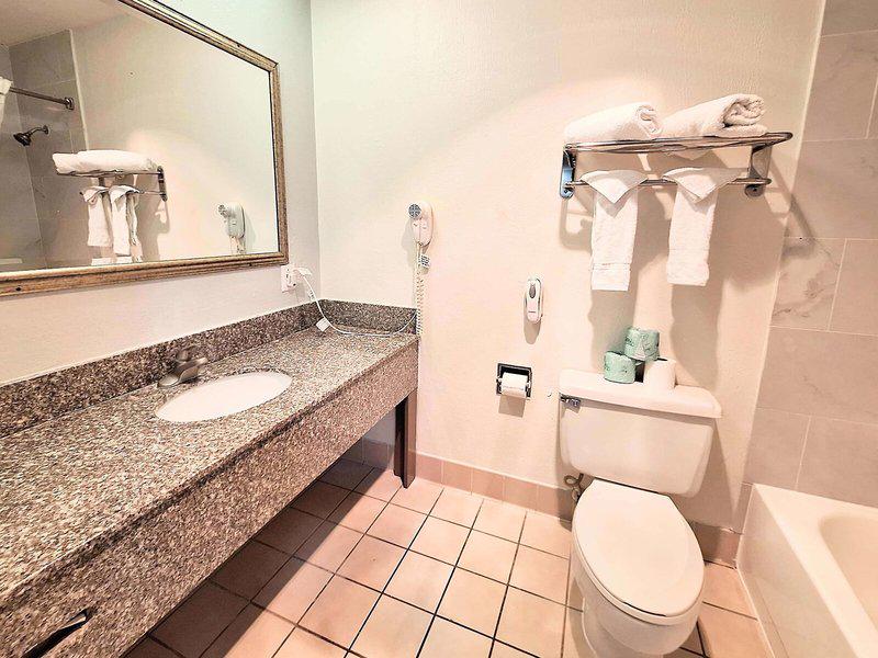 AABBA67303A4DC0D8F0A91138AF787EC