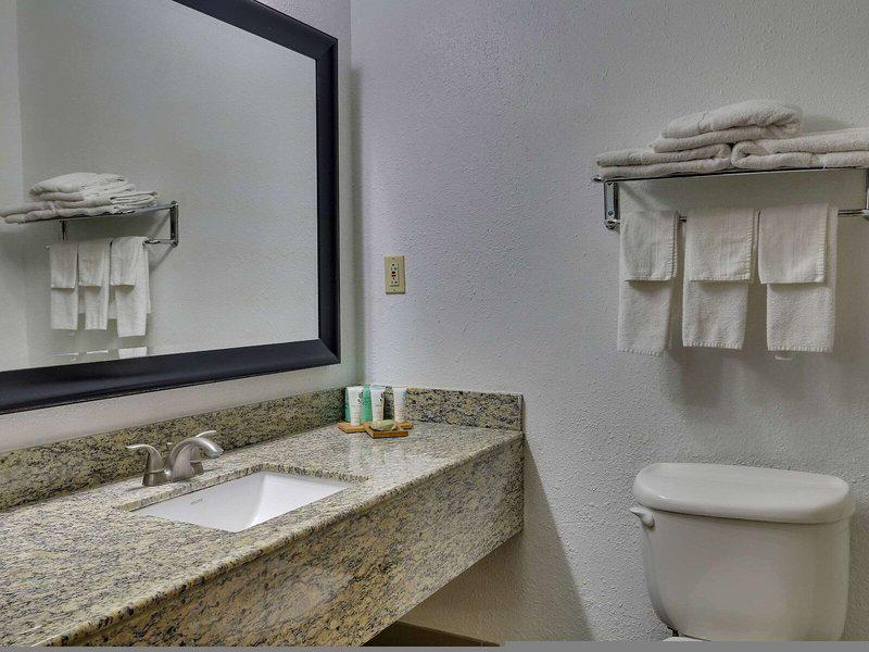 64F4048F16E1C9CACAADAF8B0B450B73