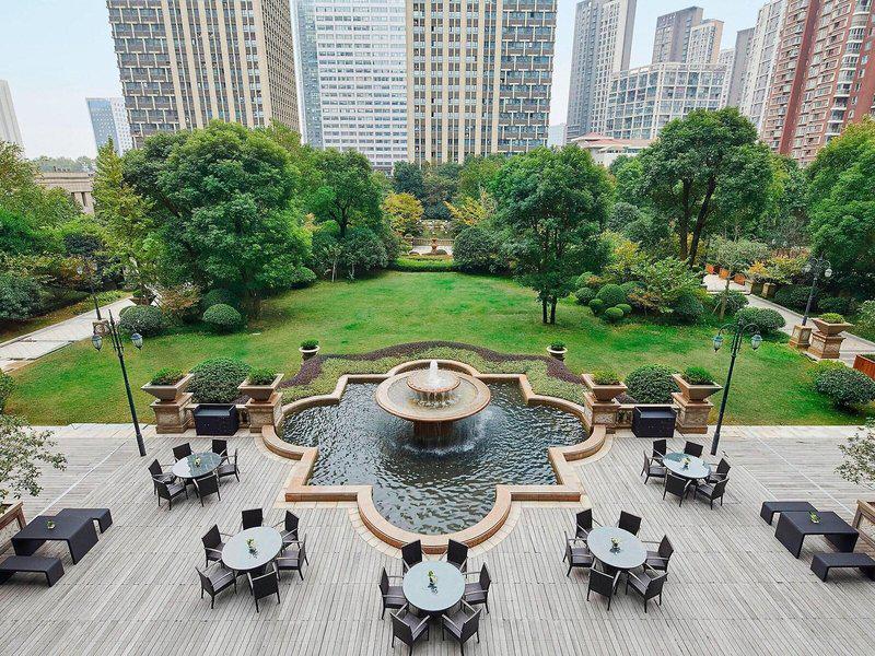 DEF949B9169C300379228869144C6754