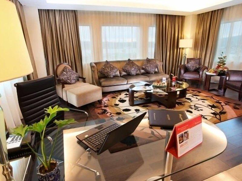 EF380FBAFA2542DB6B8631410F16ADE5