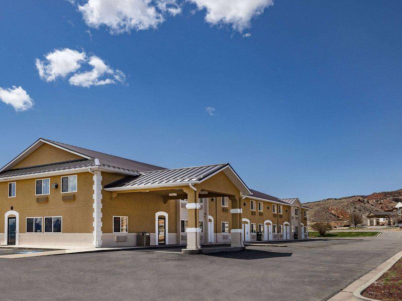 68B2EEAABD7E5AD3F9741D5F28B8BA44