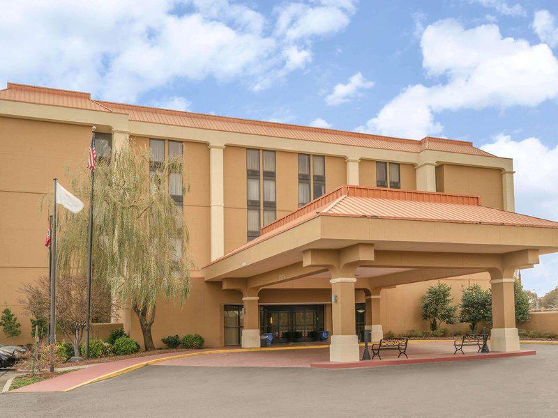 956EC4207973E618826A44A284E4FC06