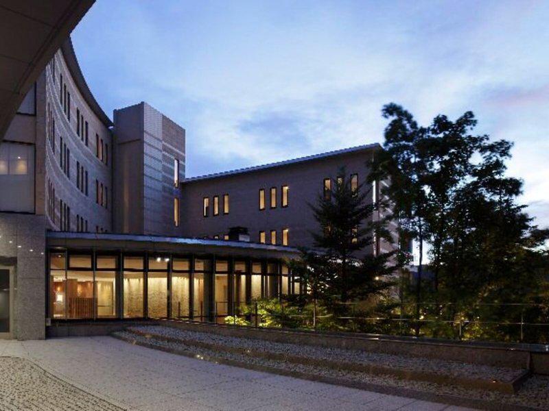 5F2B5B8056F973037671838990F35799