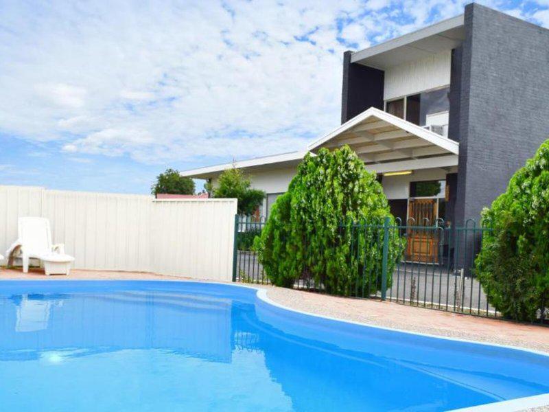 96E544F9A38CF70BA8E5AE30051FD251