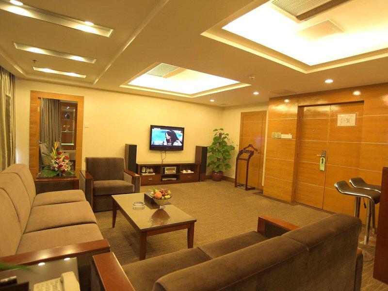 EB9F8D84DDC3E52D2B5C8A378E0567B4