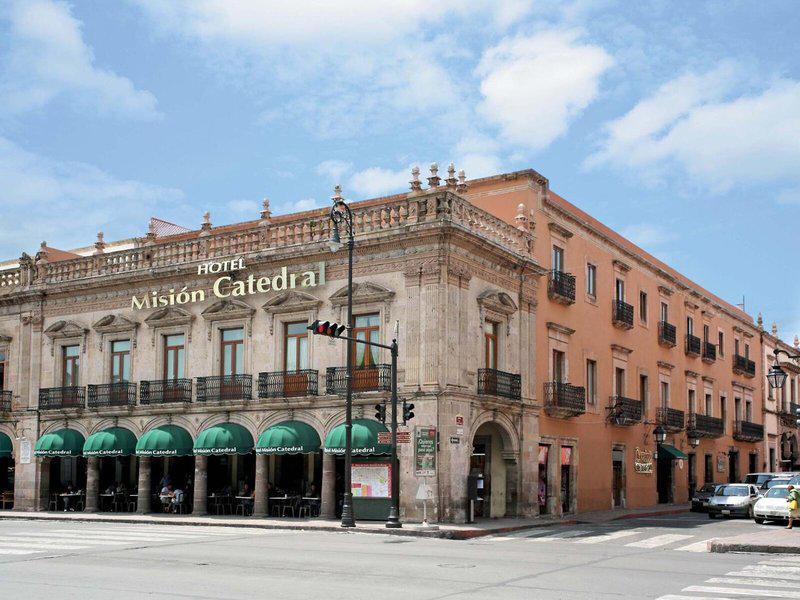 FAE1E430B25B9A3A31D4DA4F34D75151