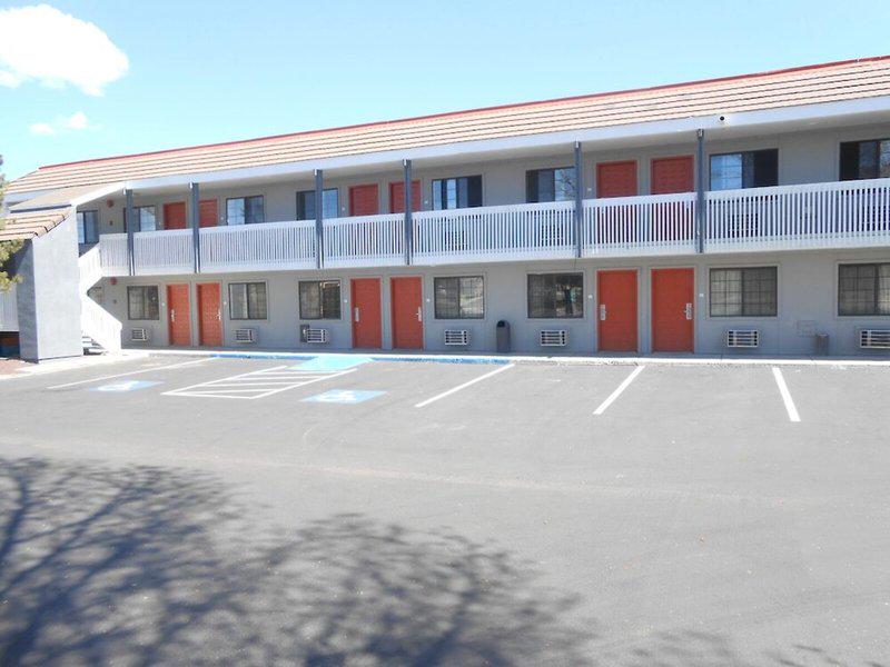 F0EECB9B15098C3B47E9B8D9BC0F143A