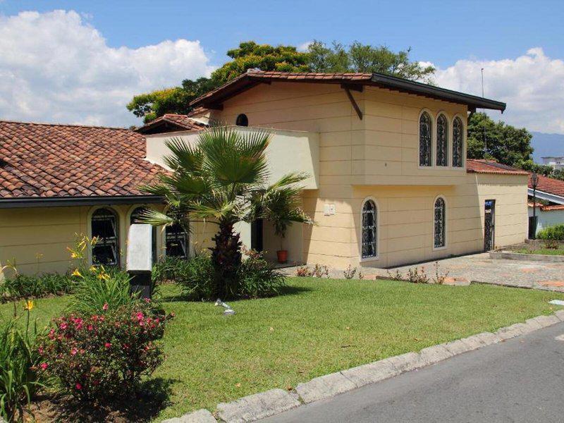 697572DA851EE2BCF2BE7FF9909483AC