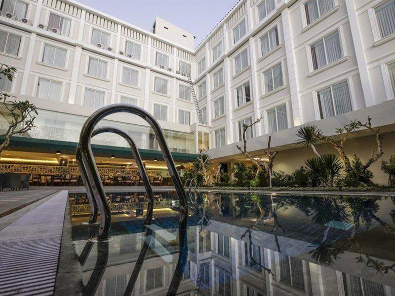 62B62827B78C362723A65CC6AE9A679A