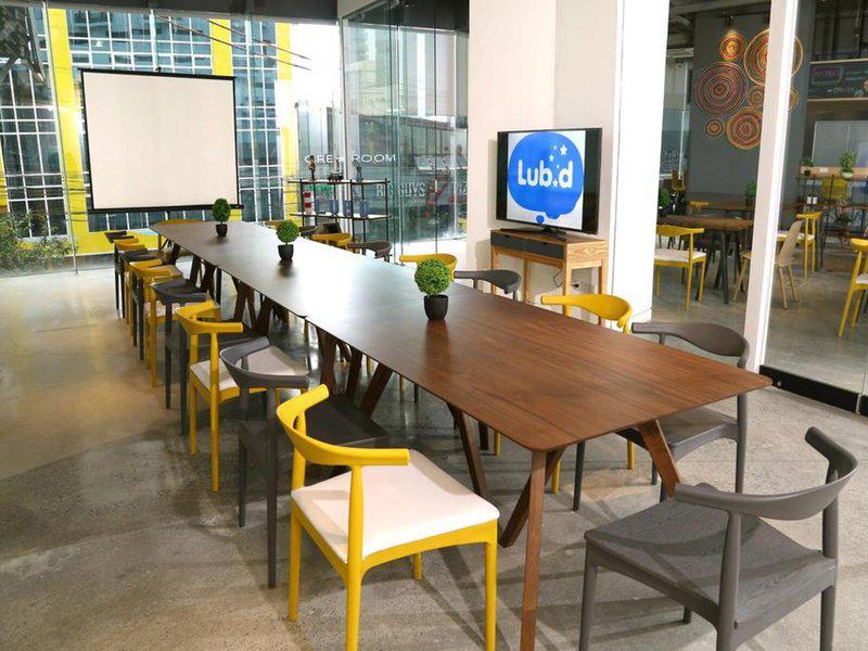 C1F4BC21D59EEB14FAC2F20D1734F519