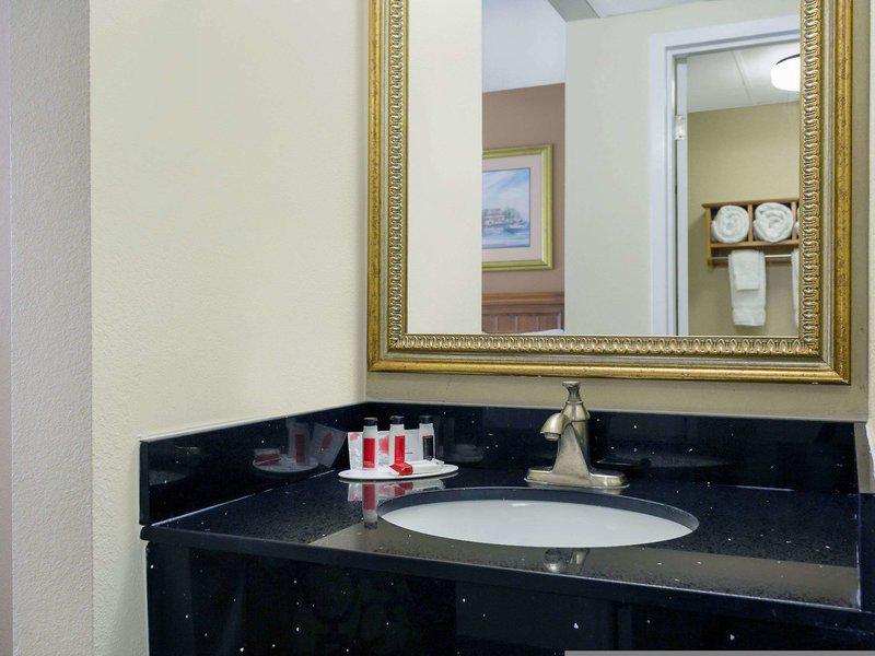 DC85D357333B6F7D48A52DB04384C853