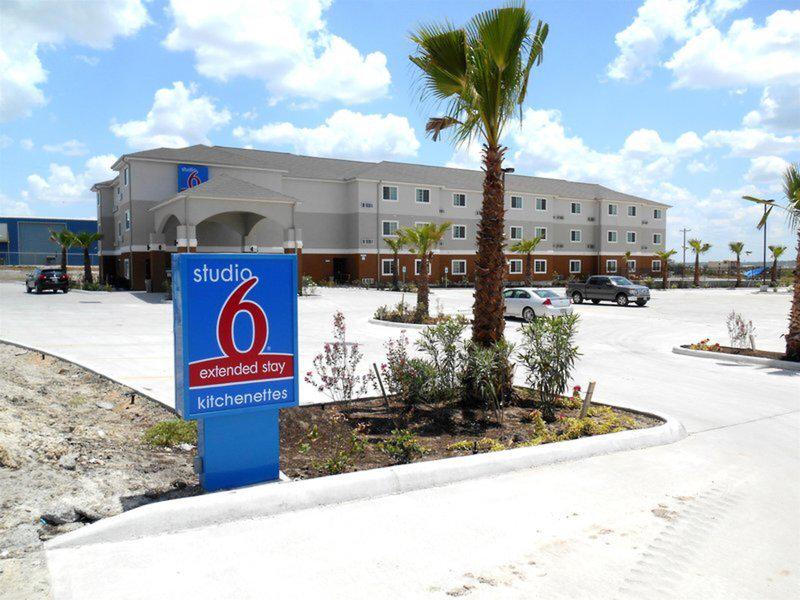 78FB5F103CE4ABEF1C6E8DB4399F32EA