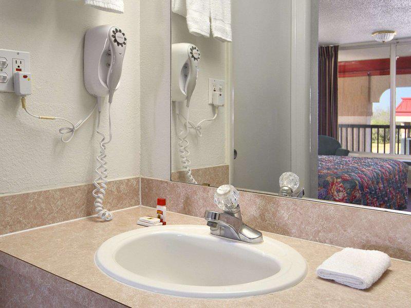 C8365135D93ED810E2118EBE6905D5C0