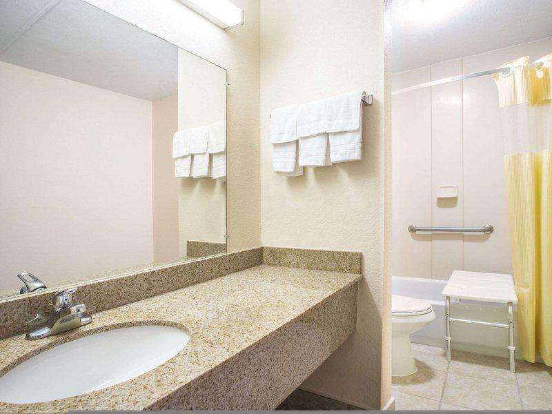 D8B899AA6CCB79FB254861B5DB4D7F98