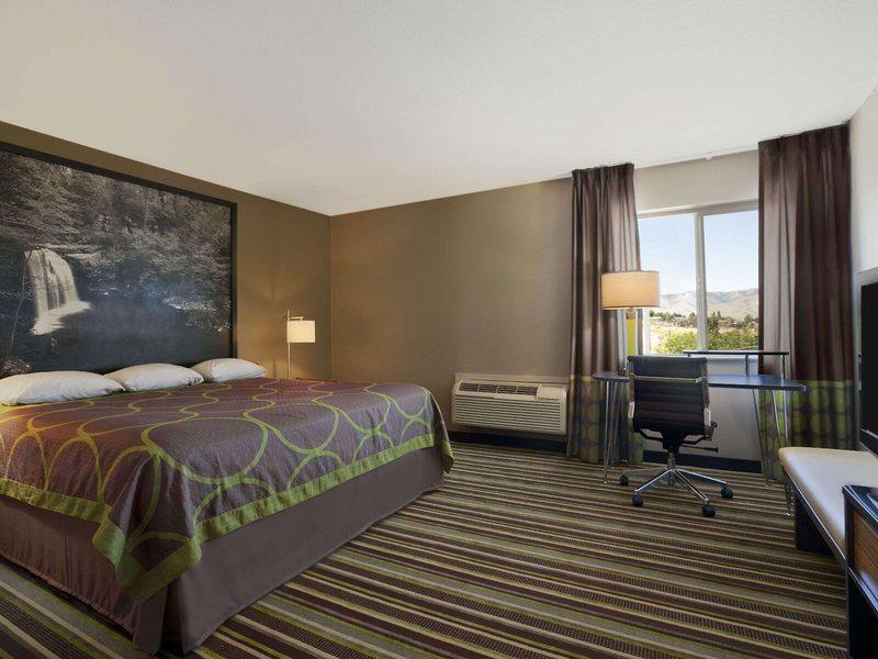 0AFB21A326671DA4F76F25EA7C26AD08