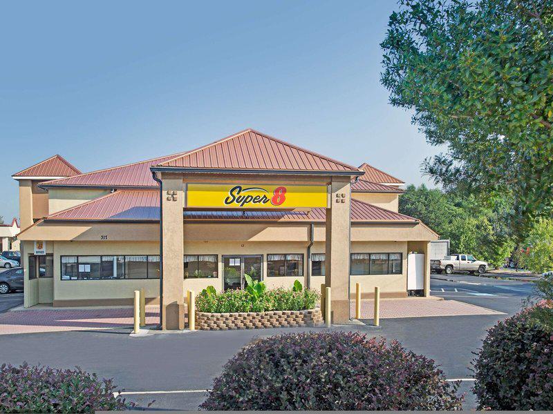 E54F7DC7D773F4C945A81F79B5C7BACF