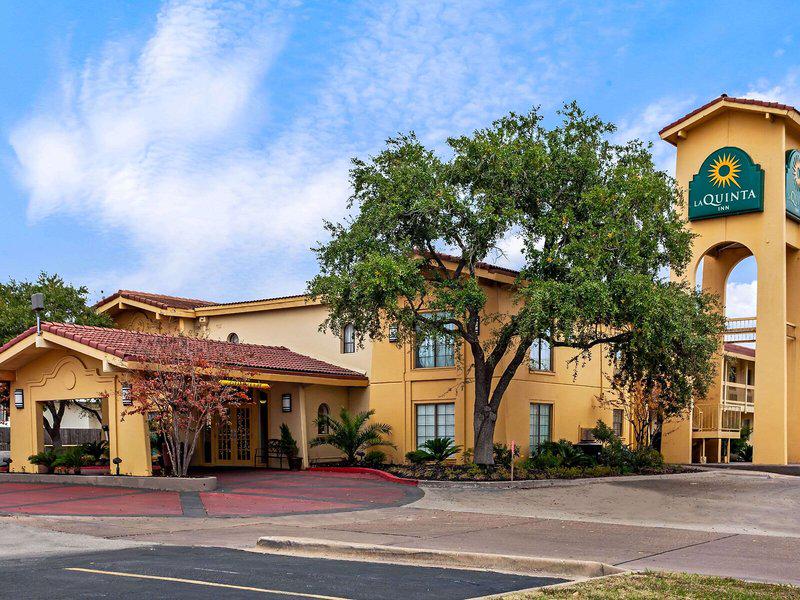 7CAF957F868240B275F035767A817E3B