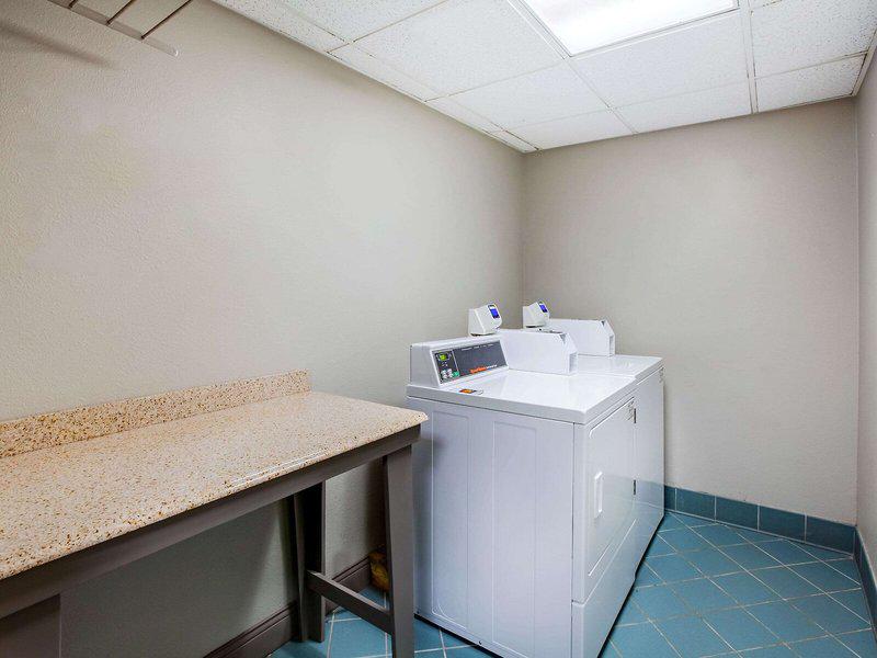 788B7F05A206046F6E2F3ECBA8605499