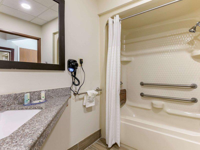 DCA5847224AC81AE7B69400137F876E4