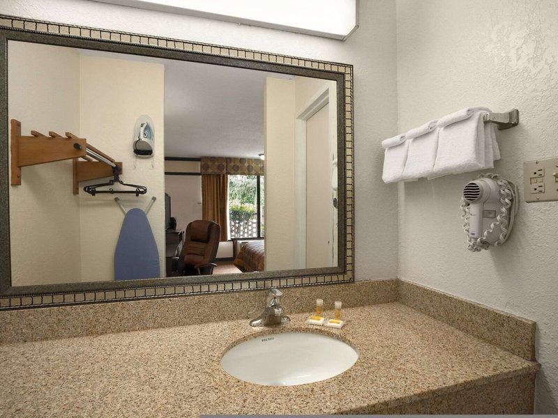 CBB8180F4197CBDEA24D2F24AE0A4105