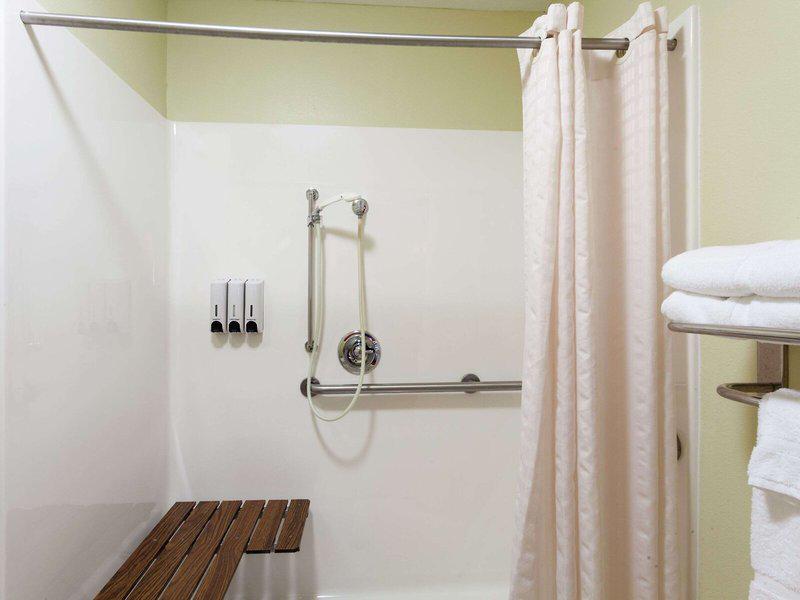 B8C320E9CF3543A07BD83999A6C1F8FD