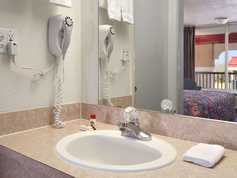 EA554199F7DC7BAB51B48E7EE317EC18