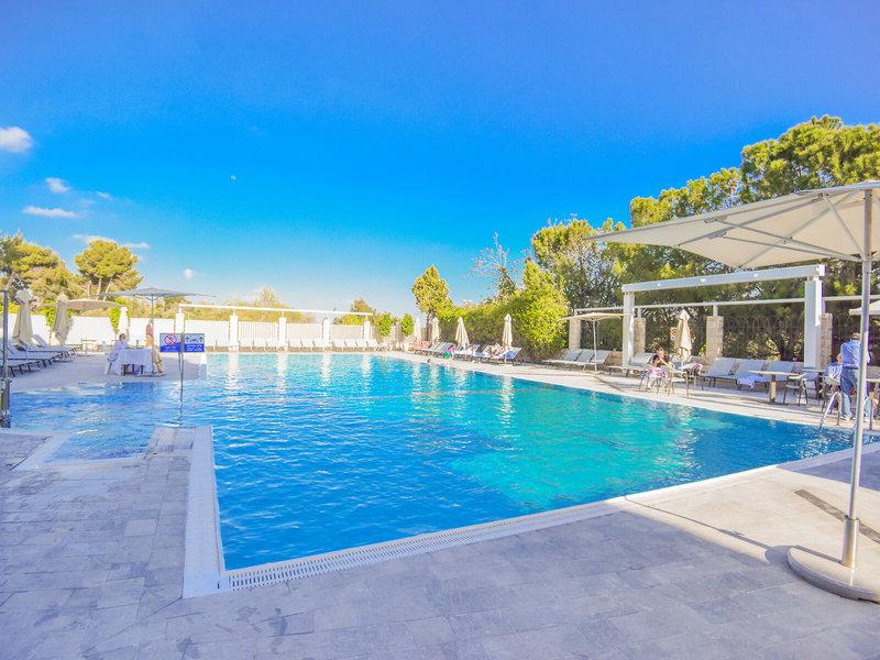 0CC43061F8C68829DB2A96330F23AF52