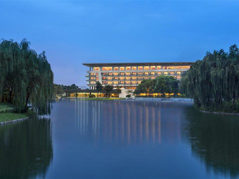 03C9069C2668610CD6E285606AD3CA29