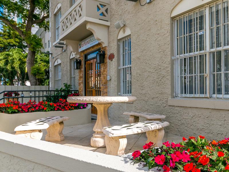 942FF8D3CB98D3BC1B5348B3E5C8A31F