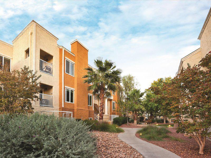 3AFF22F4703CED7A7A1F535B33037813