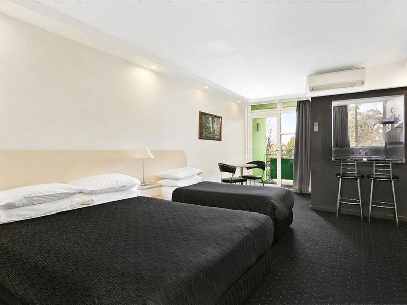 7921F0FD3988018730AD7D62A17F06A3