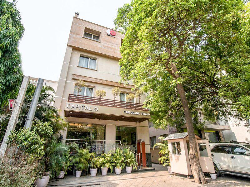 DFE538630599651E0DD547A1D9C537BB