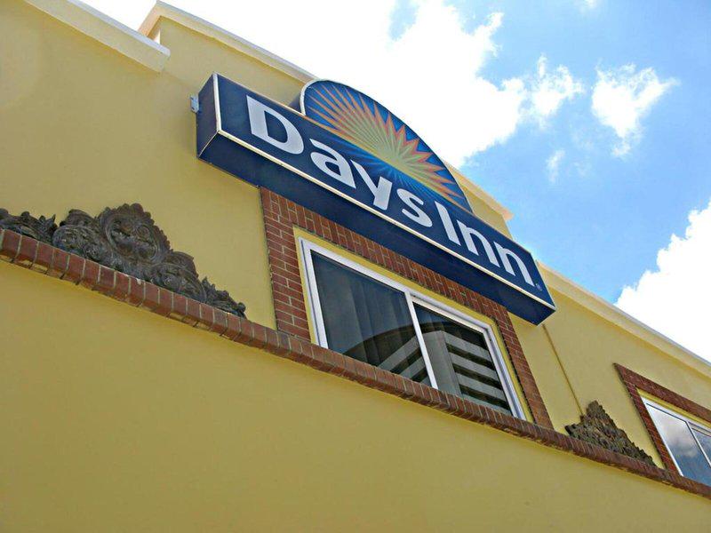 AAEB85FC65B65A26207541D8E68CF4DB