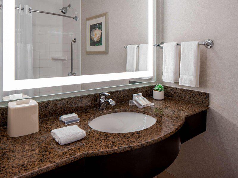 DFDE0B52A25001111B9B140A690023F7