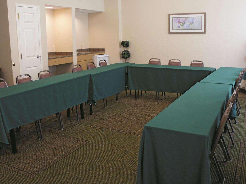 961DCC6A3FF68366FB1CDC03F0595F1C