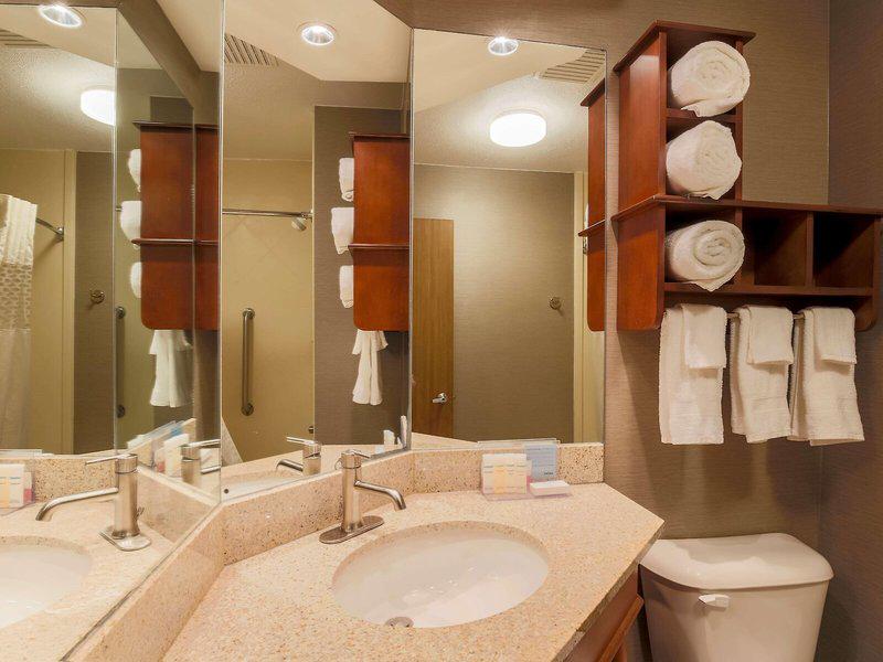 FE0230F3A2C6C8E630FC0B546FCF1667