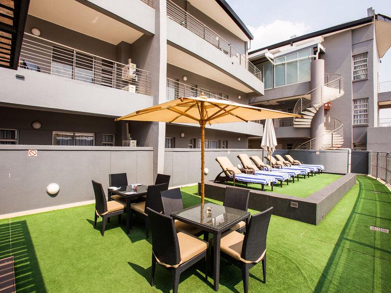 39E1C83880A0AC1A1F97ABB476E63FC7