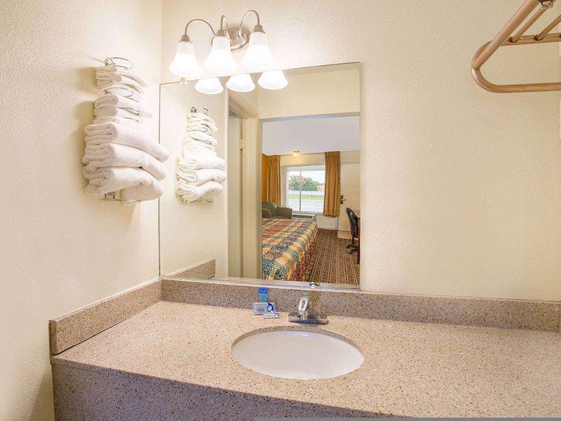 EB0FB1488D9E379F8791D665D23E9175