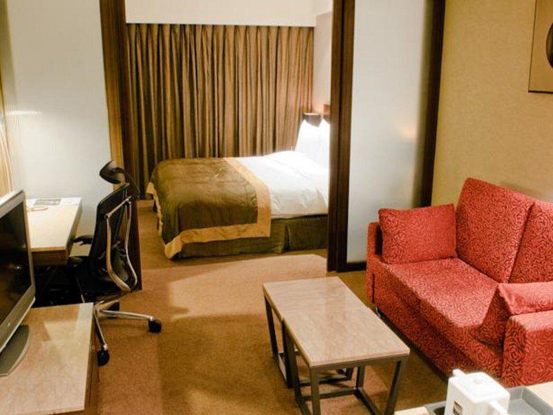 915DC224206F2D37ED3F4E64C962590E