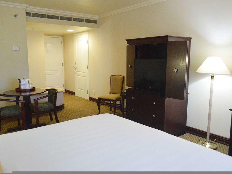 3170E62DF28F7BBE002AE0A4CF443DE8