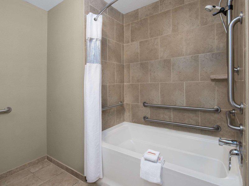 DA848AC30A6EAA84D20A498014E8503F