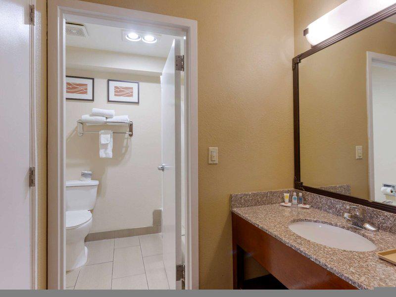 AADCC26B5629A2C4C7A755F7CE106FAC